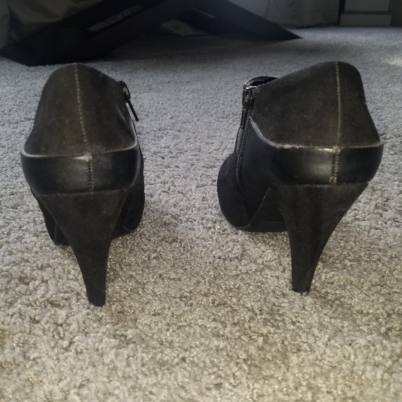 Fergalicious Black Leather and Suede Booties, size - Picture 2 of 4